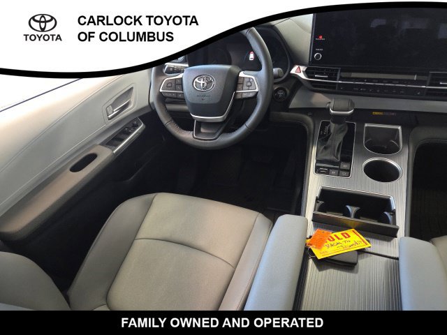 Used 2026 Toyota Sienna XLE FWD image 19