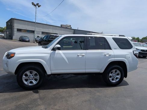 Used 2024 Toyota 4Runner SR5 AWD/4WD image 3