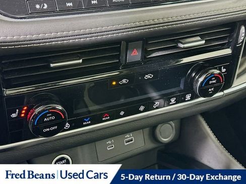 Used 2023 Nissan Rogue SL w/ SL Premium Package image 18