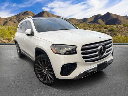 Used 2024 Mercedes-Benz GLS 450 4MATIC image 3