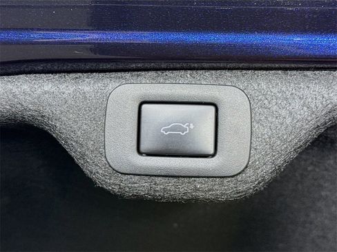 Used 2022 Lexus ES 300h w/ Luxury Package image 31