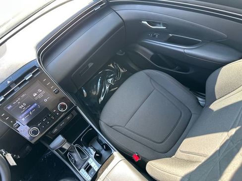 Used 2023 Hyundai Tucson SE image 18