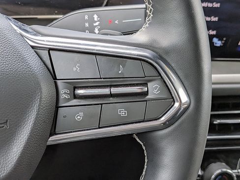 Certified 2025 Chevrolet Traverse LT FWD image 25
