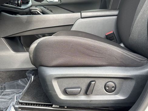 Used 2025 Nissan Rogue SV image 29