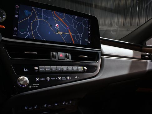 Used 2022 Lexus ES 300h Ultra Luxury w/ Accessory Package 2 FWD image 56