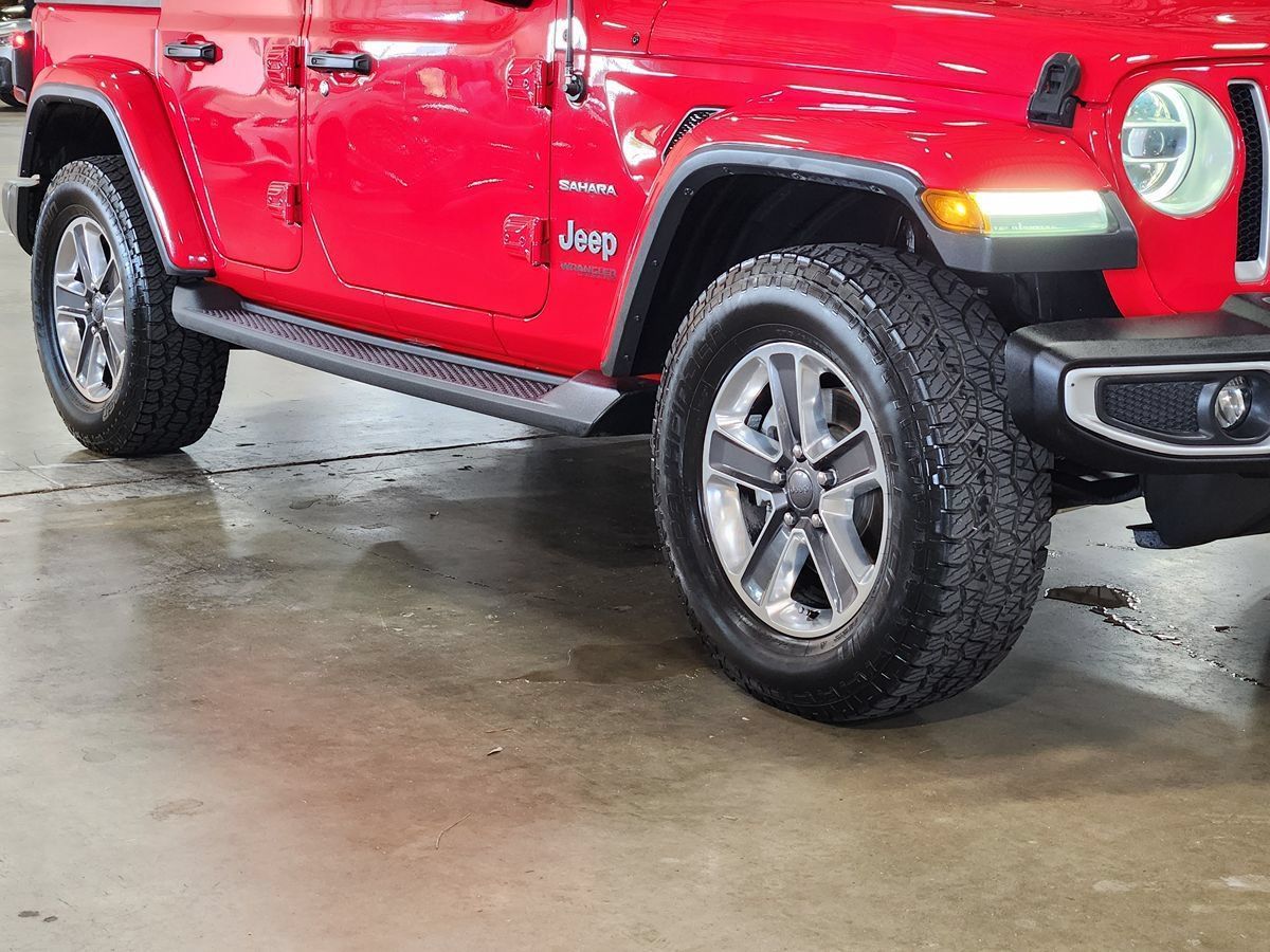 Used 2018 Jeep Wrangler Unlimited Sahara w/ Cold Weather Group AWD/4WD image 16