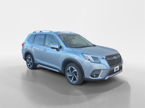 Used 2023 Subaru Forester Touring image 2