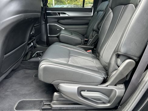 Used 2025 Jeep Wagoneer Series II w/ Premium Group I RWD image 24
