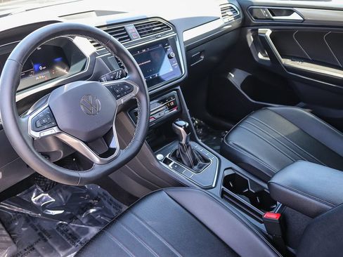 Used 2024 Volkswagen Tiguan SE FWD image 20