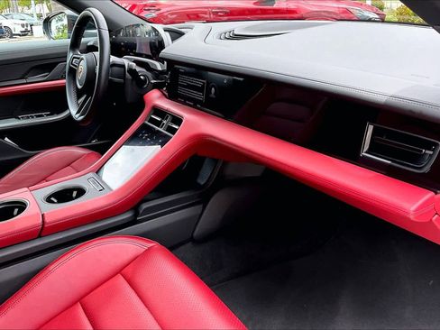 Used 2023 Porsche Taycan image 18