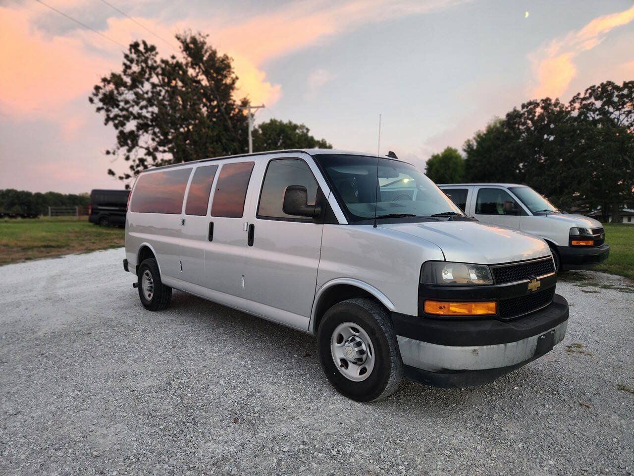 Used 2019 Chevrolet Express 3500 LS RWD image 1