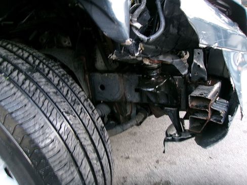 Used 2017 Nissan Frontier SV w/ SV Value Truck Package image 6