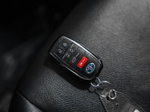 Used 2021 Toyota Sienna XSE image 43