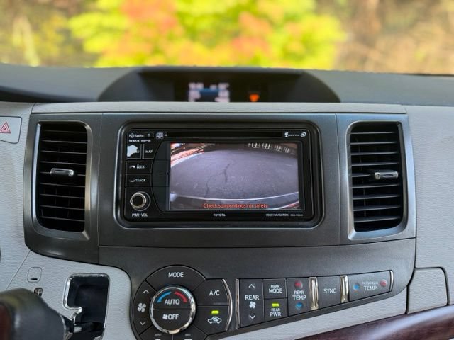 Used 2012 Toyota Sienna XLE FWD image 33