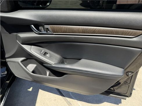 Used 2018 Honda Accord EX image 29