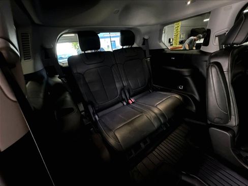 Used 2023 Jeep Grand Cherokee L Limited w/ Luxury Tech Group II AWD/4WD image 28