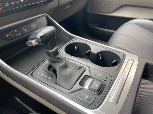 Used 2026 Kia Carnival FWD image 18