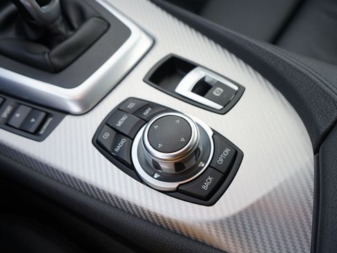 Used 2011 BMW Z4 sDrive35is image 18