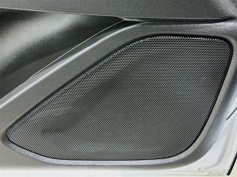 Used 2023 GMC Terrain SLE w/ Driver Convenience Package image 18