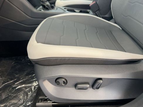 New 2026 Volkswagen Taos SE image 14