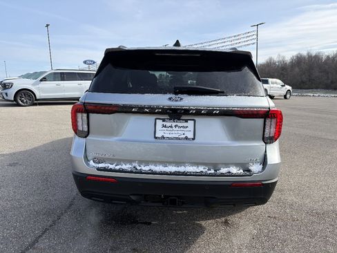 Used 2025 Ford Explorer Active image 4