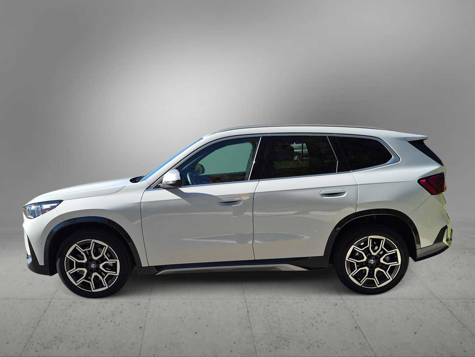 Used 2024 BMW X1 xDrive28i w/ Convenience Package AWD/4WD image 5