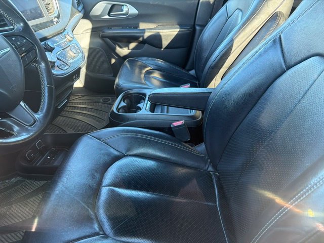 Used 2019 Chrysler Pacifica Touring-L w/ S Appearance Package FWD image 13