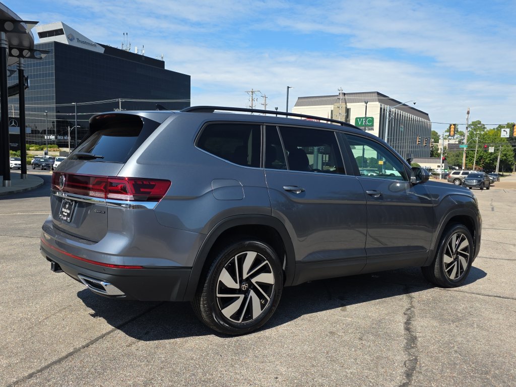 Used 2025 Volkswagen Atlas SE AWD/4WD image 5
