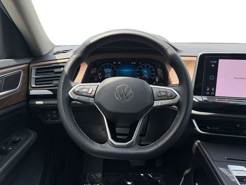Used 2024 Volkswagen Atlas SE AWD/4WD image 12