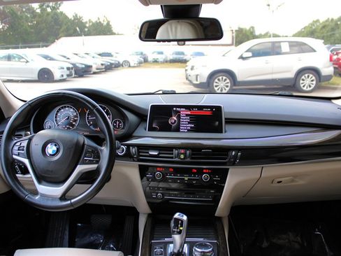Used 2015 BMW X5 xDrive35d image 11