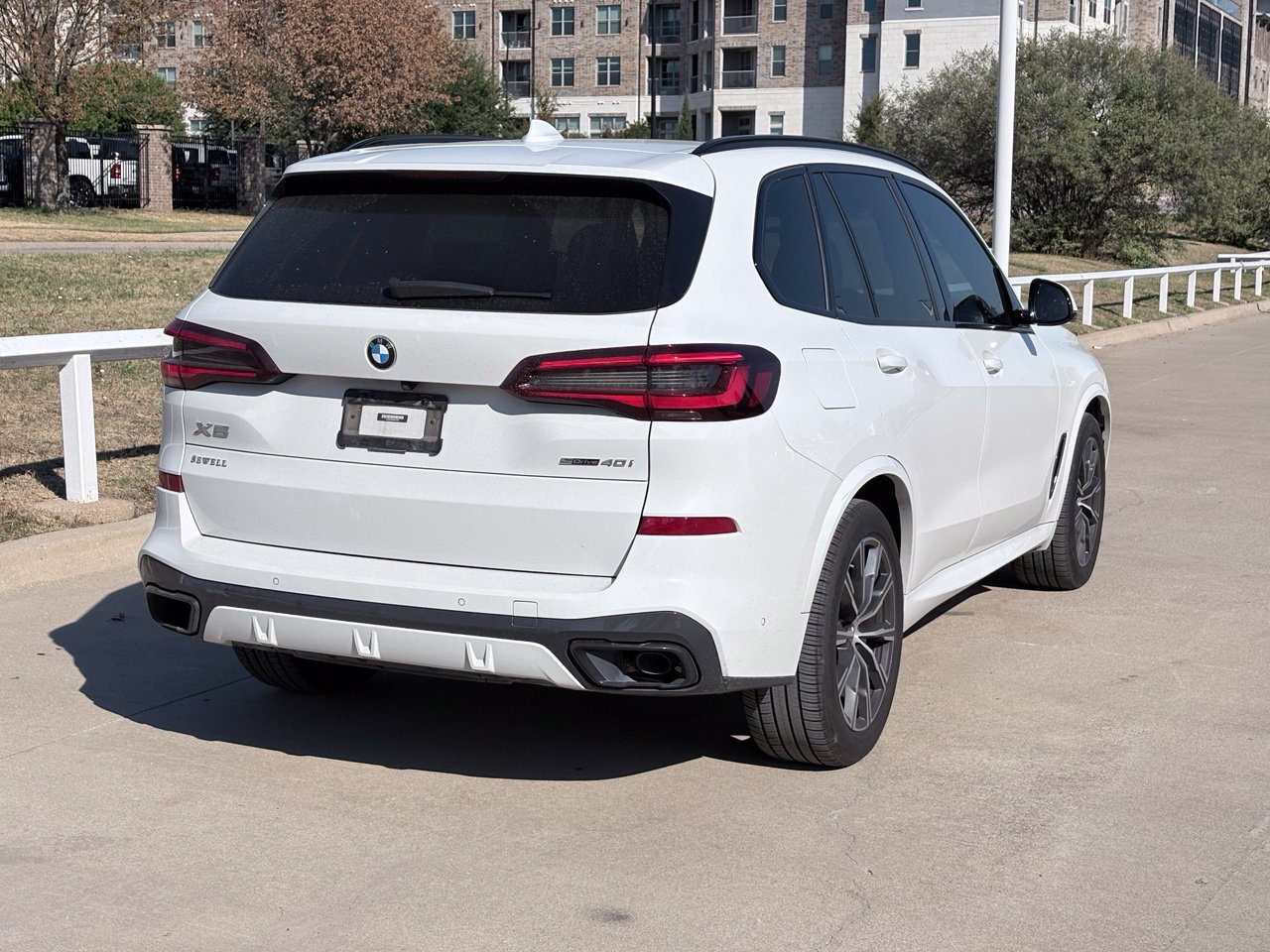 Used 2022 BMW X5 sDrive40i w/ M Sport Package RWD image 4