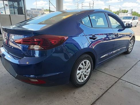 Used 2020 Hyundai Elantra SE FWD image 2