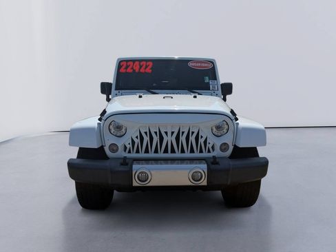 Used 2017 Jeep Wrangler Unlimited Sahara AWD/4WD image 8