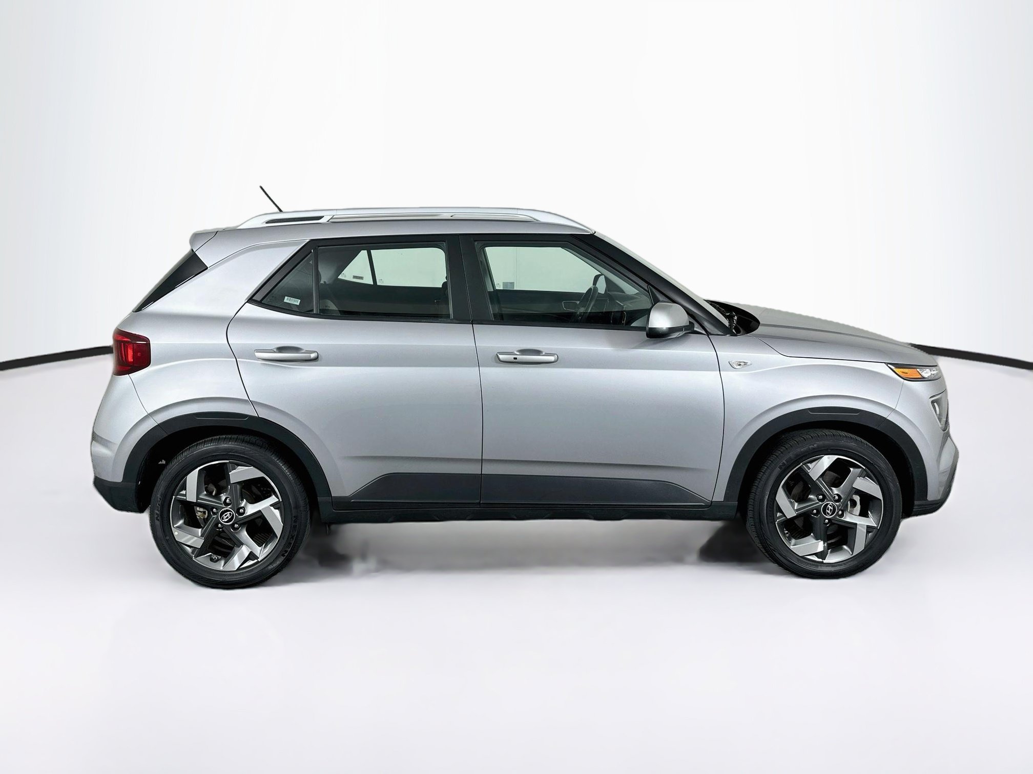Used 2025 Hyundai Venue SEL FWD image 10