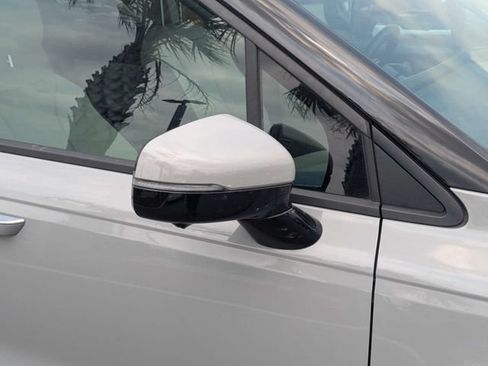 Used 2025 Kia Carnival SX FWD image 10