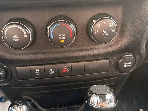 Used 2017 Jeep Wrangler Sport AWD/4WD image 14