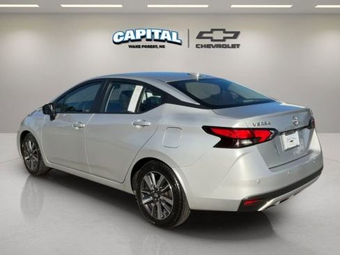 Used 2023 Nissan Versa SV image 3