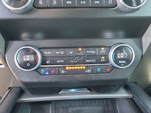 Used 2021 Ford Expedition Max XLT RWD image 16