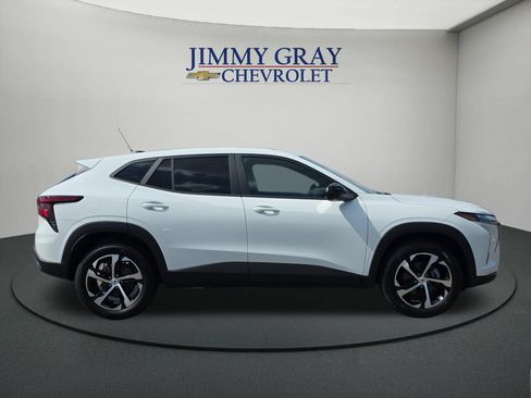 New 2026 Chevrolet Trax RS w/ Sunroof Package FWD image 6