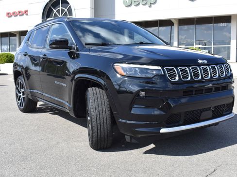 Used 2024 Jeep Compass Limited w/ Elite Group image 3