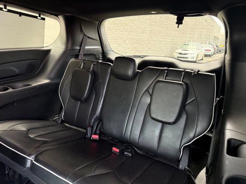 Used 2025 Chrysler Pacifica Limited FWD image 23