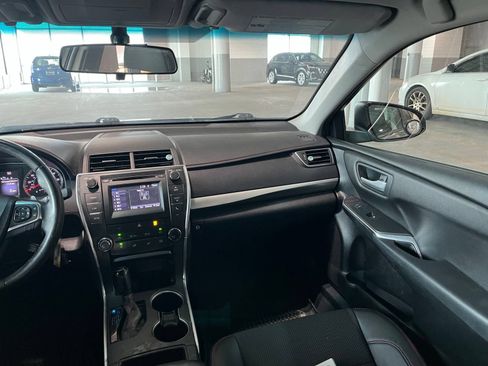Used 2016 Toyota Camry SE FWD image 35