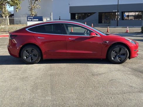Used 2020 Tesla Model 3 Standard Range Plus image 3