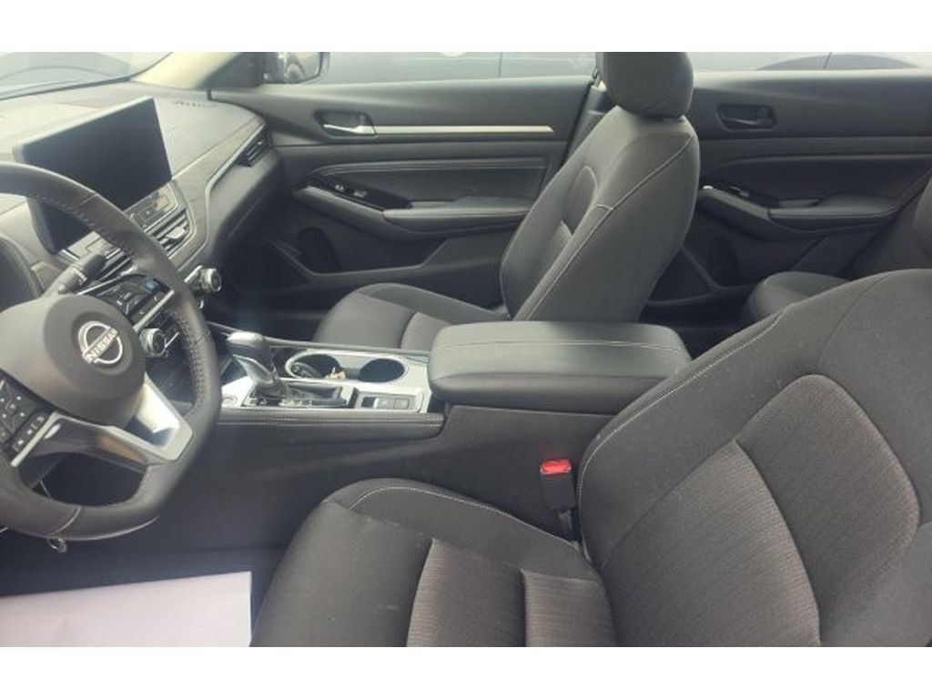 Used 2023 Nissan Altima 2.5 SV w/ SV Premium Package FWD image 4
