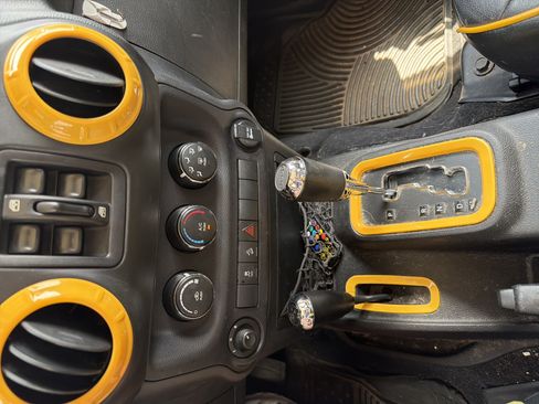 Used 2015 Jeep Wrangler Unlimited Sport w/ Quick Order Package 24S AWD/4WD image 9