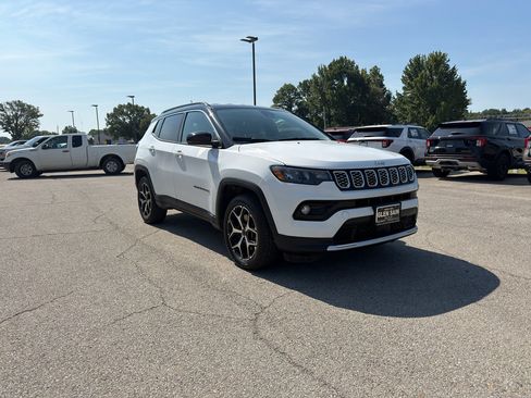Used 2025 Jeep Compass Limited AWD/4WD image 7