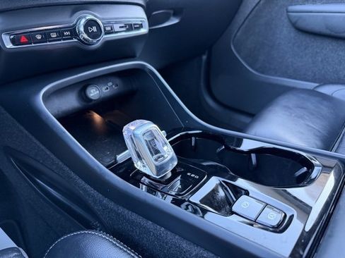 Used 2023 Volvo XC40 B5 Plus image 53