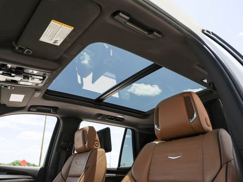 Used 2025 Cadillac Escalade Premium Luxury w/ LPO, Floor Liner Package AWD/4WD image 18