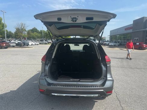 Used 2018 Nissan Rogue S FWD image 11