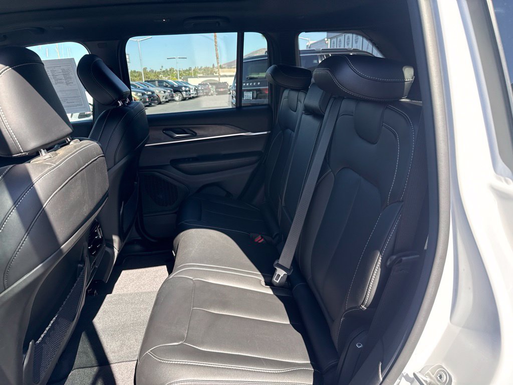 Used 2025 Jeep Grand Cherokee Limited w/ Black Appearance Package RWD image 16
